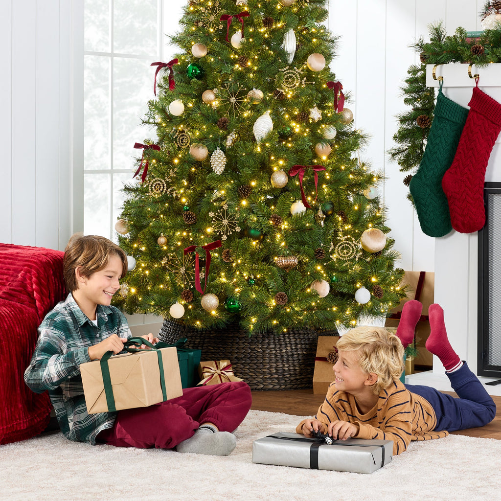 Pre-Lit Artificial Scotch Pine Christmas Tree with Metal Stand with eye-catching holiday style